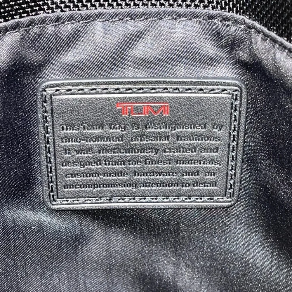 Tumi Mens Black Nylon Adjustable Strap With Zippered Pockets Messenger Bag